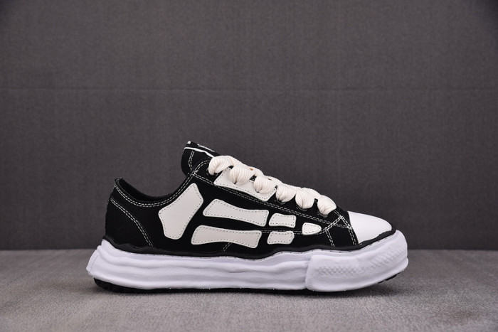 AM1R1 SNEAKERS