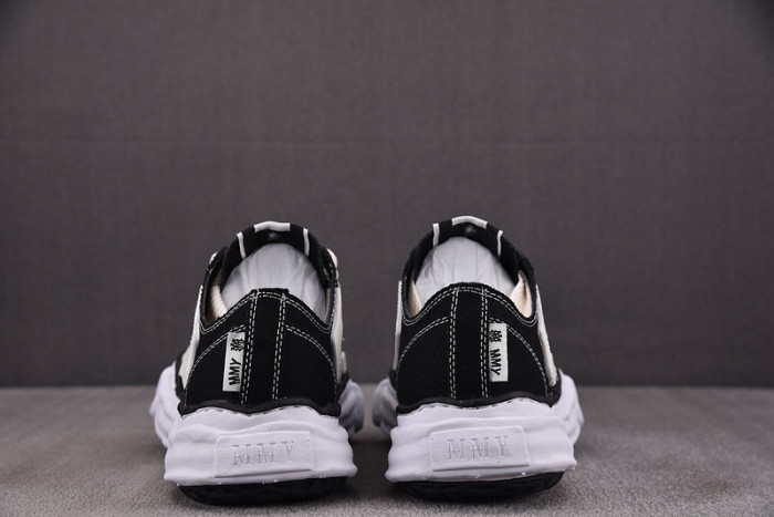 AM1R1 SNEAKERS