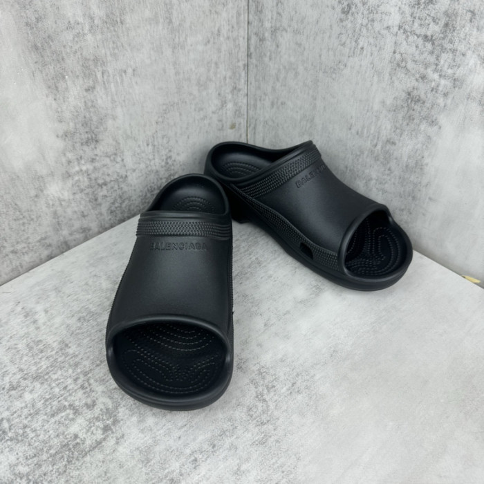 BLEN DESIGNER SLIPPERS