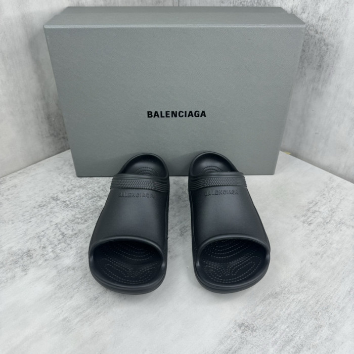 BLEN DESIGNER SLIPPERS